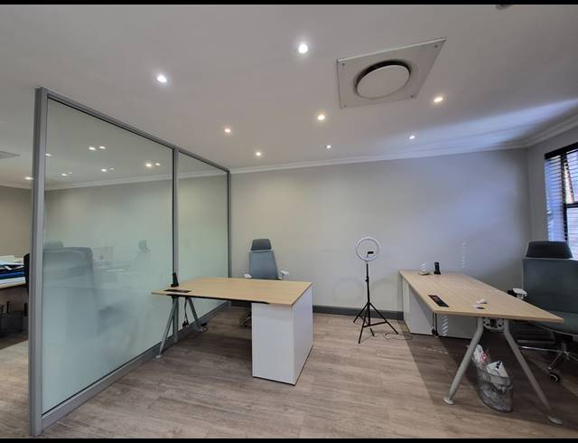 174M² OFFICE TO LET IN DUNKELD WEST